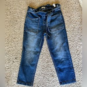 Candace Cameron Bure jeans with belt